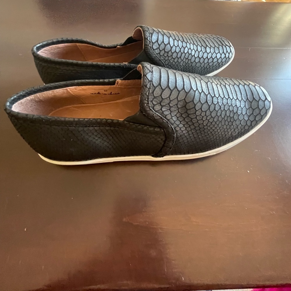 Snake skin flats